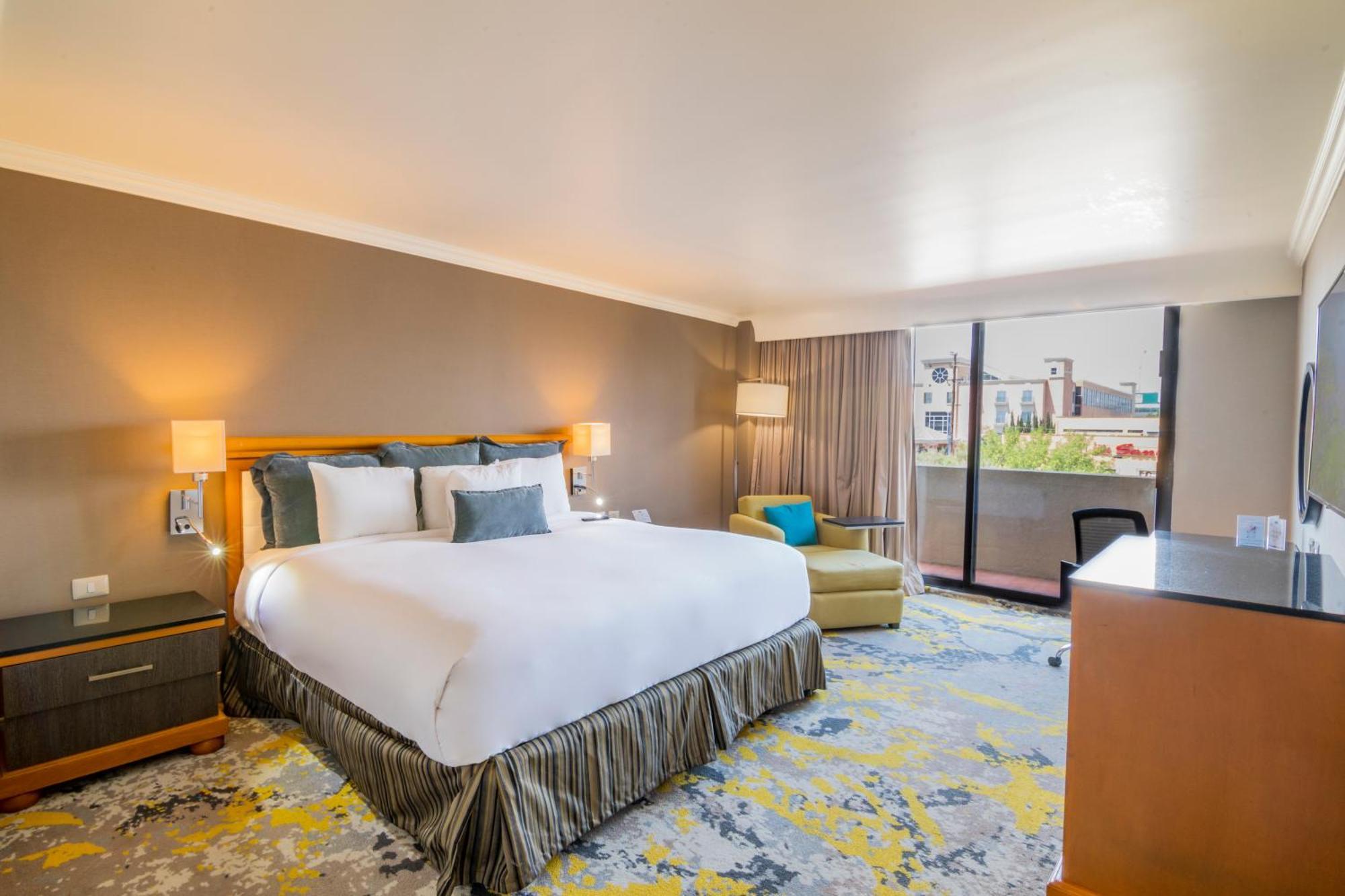 Deluxe Single Room with Balcony (newly renovated)